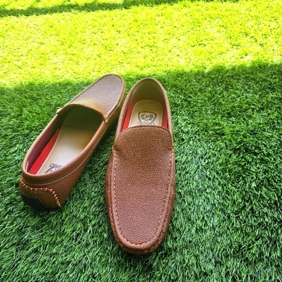 Phat classic mens loafers in pristine condition,  size 9 color brown - Picture 2 of 7